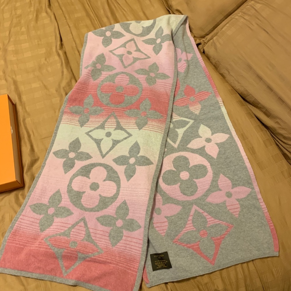 Louis Vuitton scarf